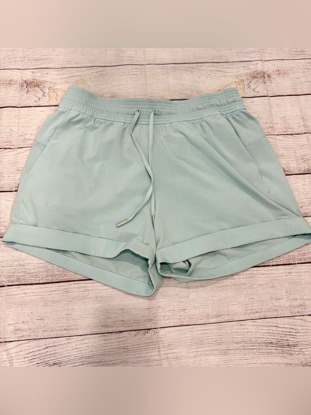 LULULEMON Spring Break Away 3” Shorts Size 8